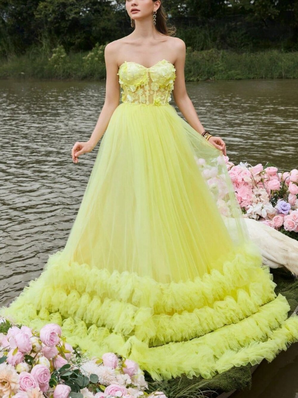 Yellow Elegant Women's Strapless Sweetheart Corset Gown dress - Picture 4 of 7